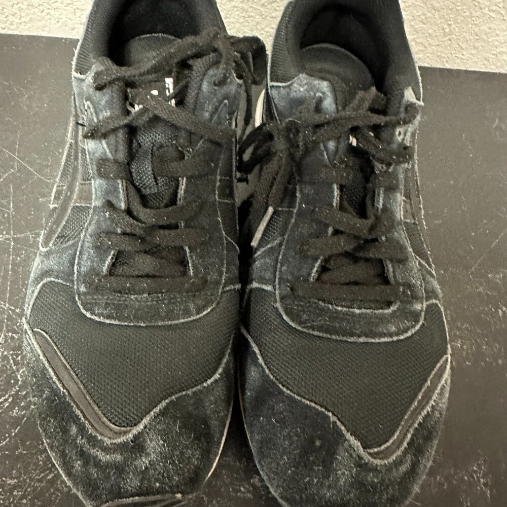 Asics Men's Gel‎ Classic 'Onyx Black' sneaker. Size 10